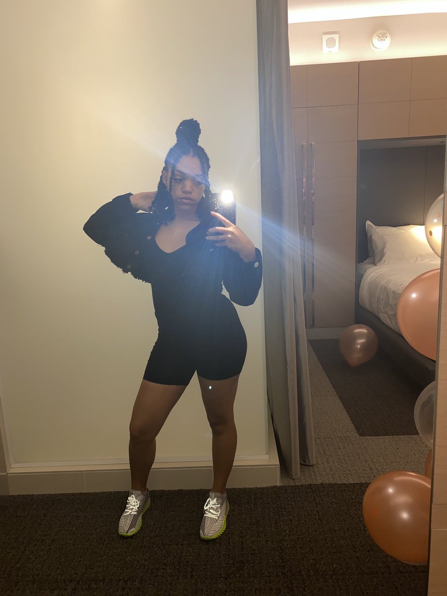 layxeee's tweet photo. i’m back baby, where the love? 🖤 https://t.co/vWBPWFenJD