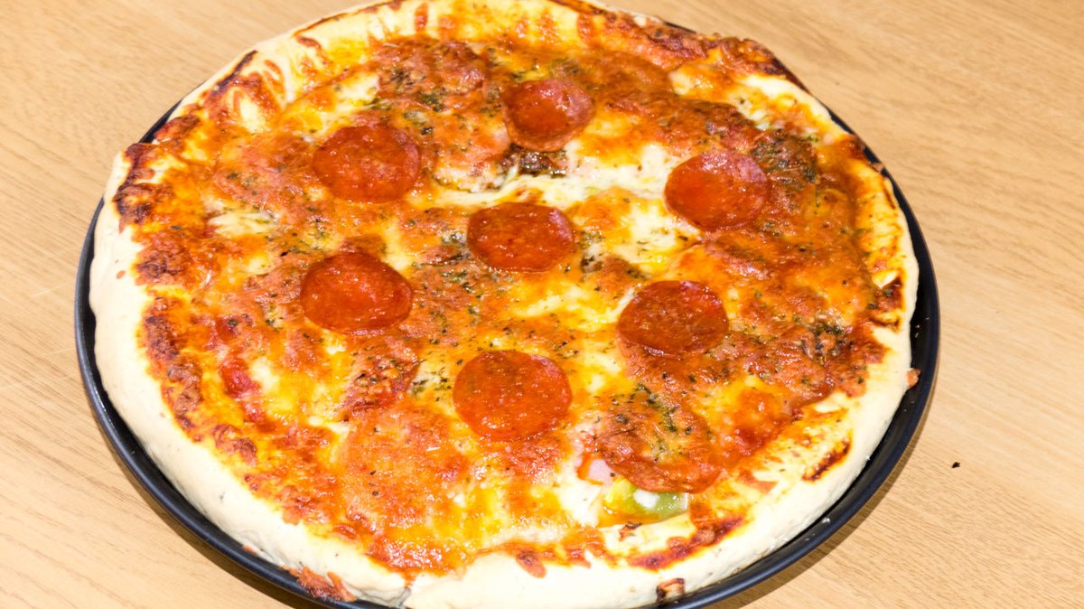 hideoutcooking's tweet photo. August is nearing its end and so is our Pizza themed month, we will end this month with Deep Dish Sausage pizza https://t.co/PdGiEB4AaA  This pizza has it all, lots of meat and cheese and some veggies for those who want them. #pizza #dinner #homemadepizza https://t.co/YIos4i1Ak4