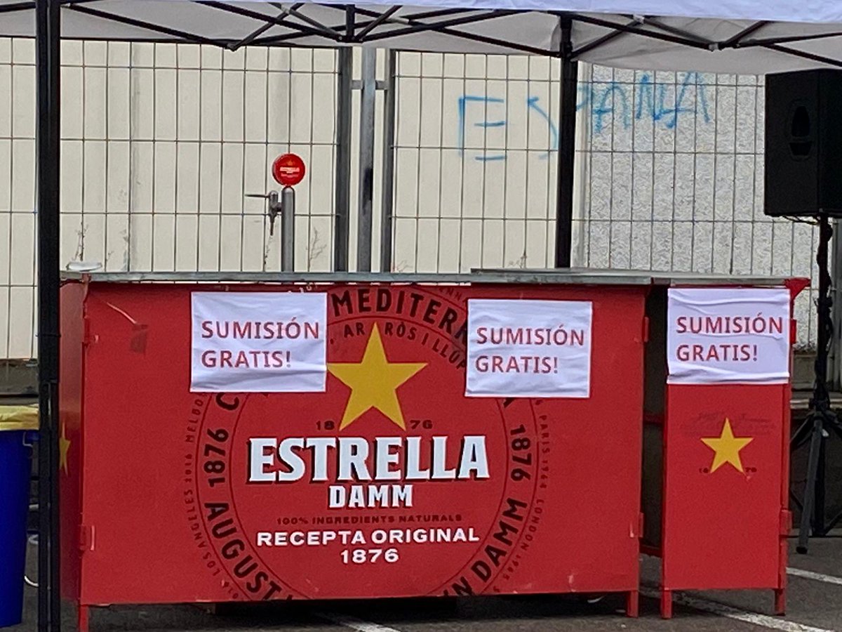 GenisFrancoli's tweet photo. Bazar Xinès a Vic! @etfelicitofill https://t.co/ZC6ommvK3X