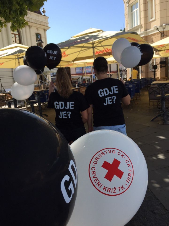 ICRC_BiH's tweet photo. Today we marked #InternationalDayoftheDisappeared across #BiH. Together with 41 family associations and 27 #RedCross branches, we sent a clear message: Families of 7000 missing people in #BiH must get answers. #GdjeSu #ImajuPravoDaZnaju https://t.co/mc8c5kzBlm