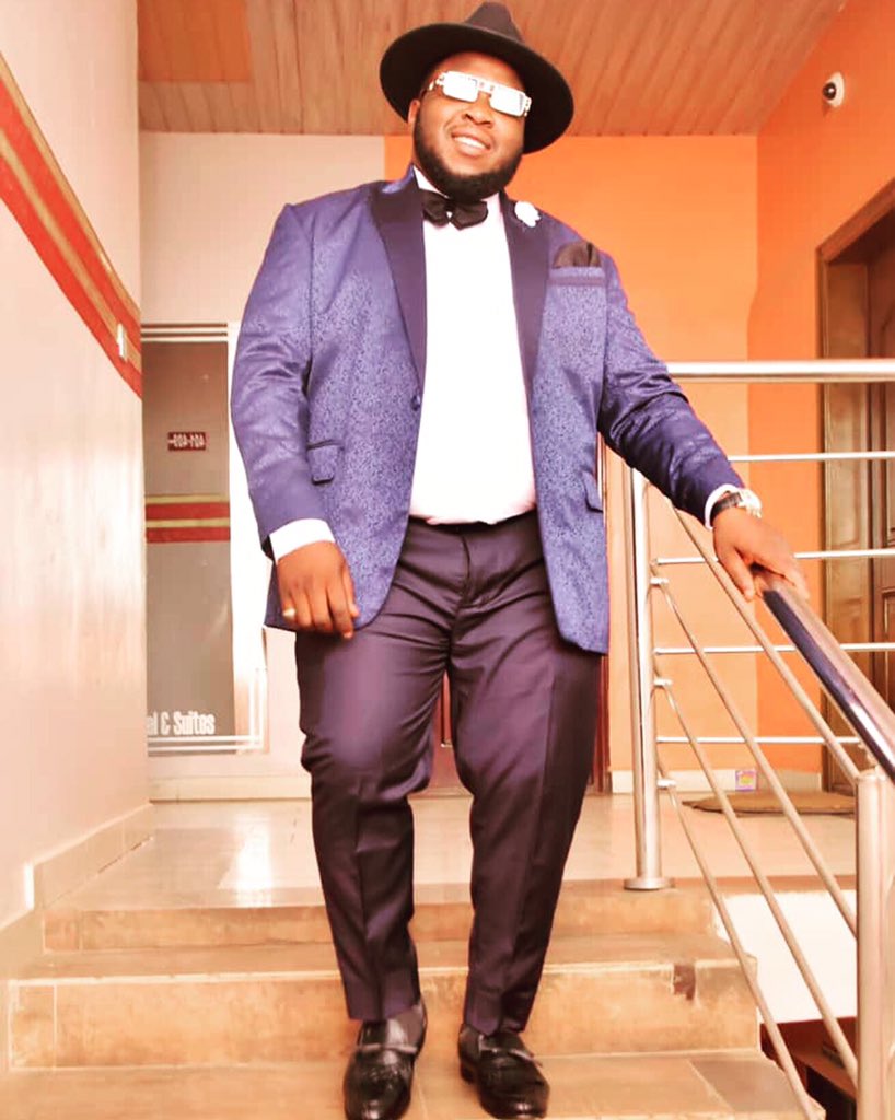 Stessors's tweet image. Are you feeling “inTUXicated” already?? 
Our Tuxedos game are on another level! 

Tux: Stessors 
Shirt: Stessors 
Hat: Stessors 
Tie and cuff link: #StessAccesories 

📸: @adesolaabdulphotography 

#StessorsClothingCo✂️ #Stessors #Tux #StessTux