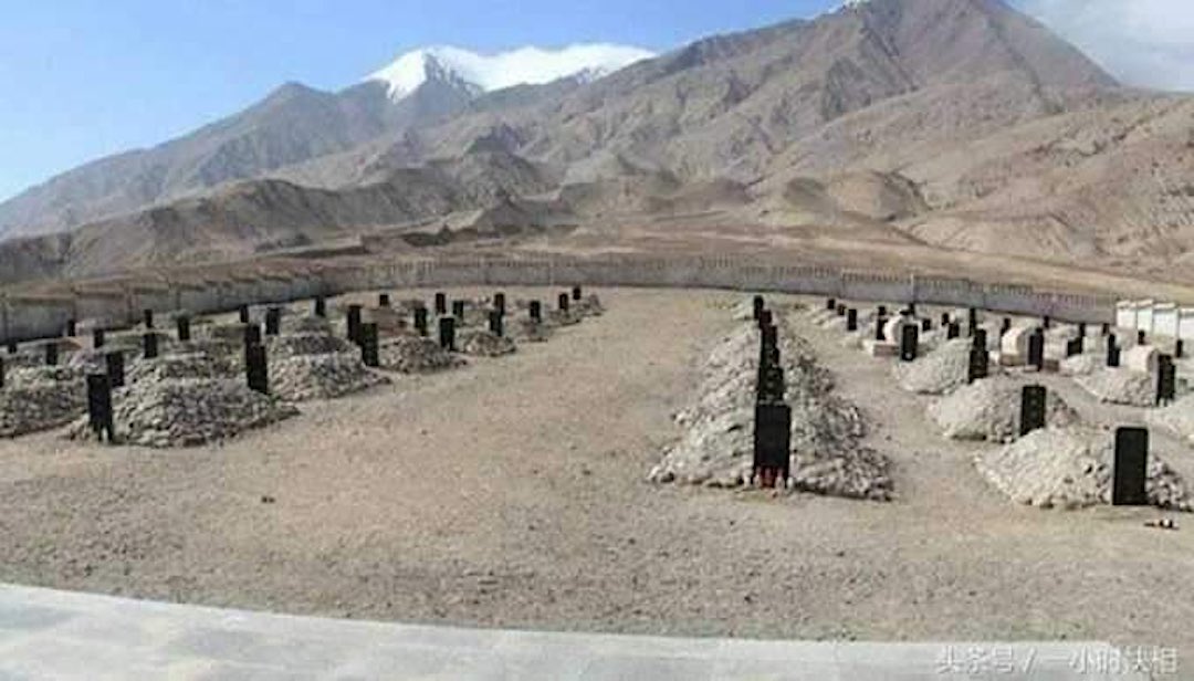 Even that  #China's government refused to disclosed how many soldiers died on the June 15th Galwan Valley clash with  #India, Chinese people found the burial location, and it's quite a number. The pictures speak for themselves   https://twitter.com/Taihoku1895/status/1300016552390008832