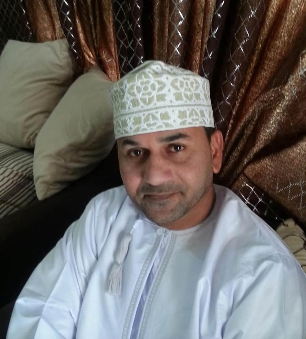 omanxa's tweet photo. #هلال_السيابي مخترع عماني يبتكر جهازاً يقتل #كورونا عبر بث موجات فوق صوتية
جهاز "ريموت أولترا ساوند" عبارة عن مولد موجات فوق صوتيةيعمل بتردد معين.
وأكد أن الجهاز نجح في قتل فيروس كورونا في الهواء الطلق وعلى الأسطح،عبر بث موجات فوق صوتية،حيث أجرى التجارب بنجاح في المستشفى السلطاني https://t.co/wr8SPVaZsA