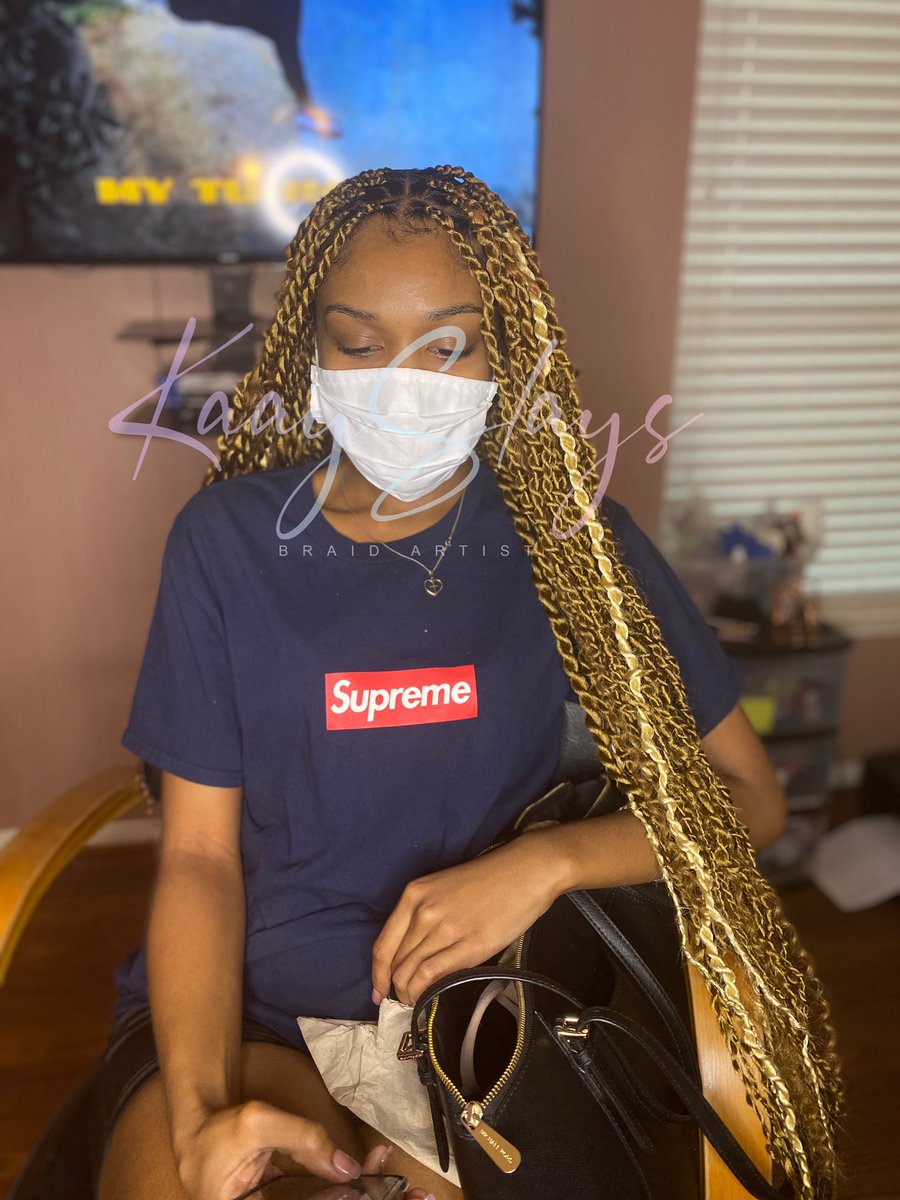 kaayd0ll_'s tweet image. Goddess Senegalese Twist + below butt length 🤩 #houstonbraids #houstonbraiders #houstonlocs #fauxlocshouston #softlocshouston #knotlessbraids #knotlessbraidshouston #butterflylocs #passiontwists #passiontwisthouston #boxbraids  #pvamubraids #txsubraids #uofhbraider