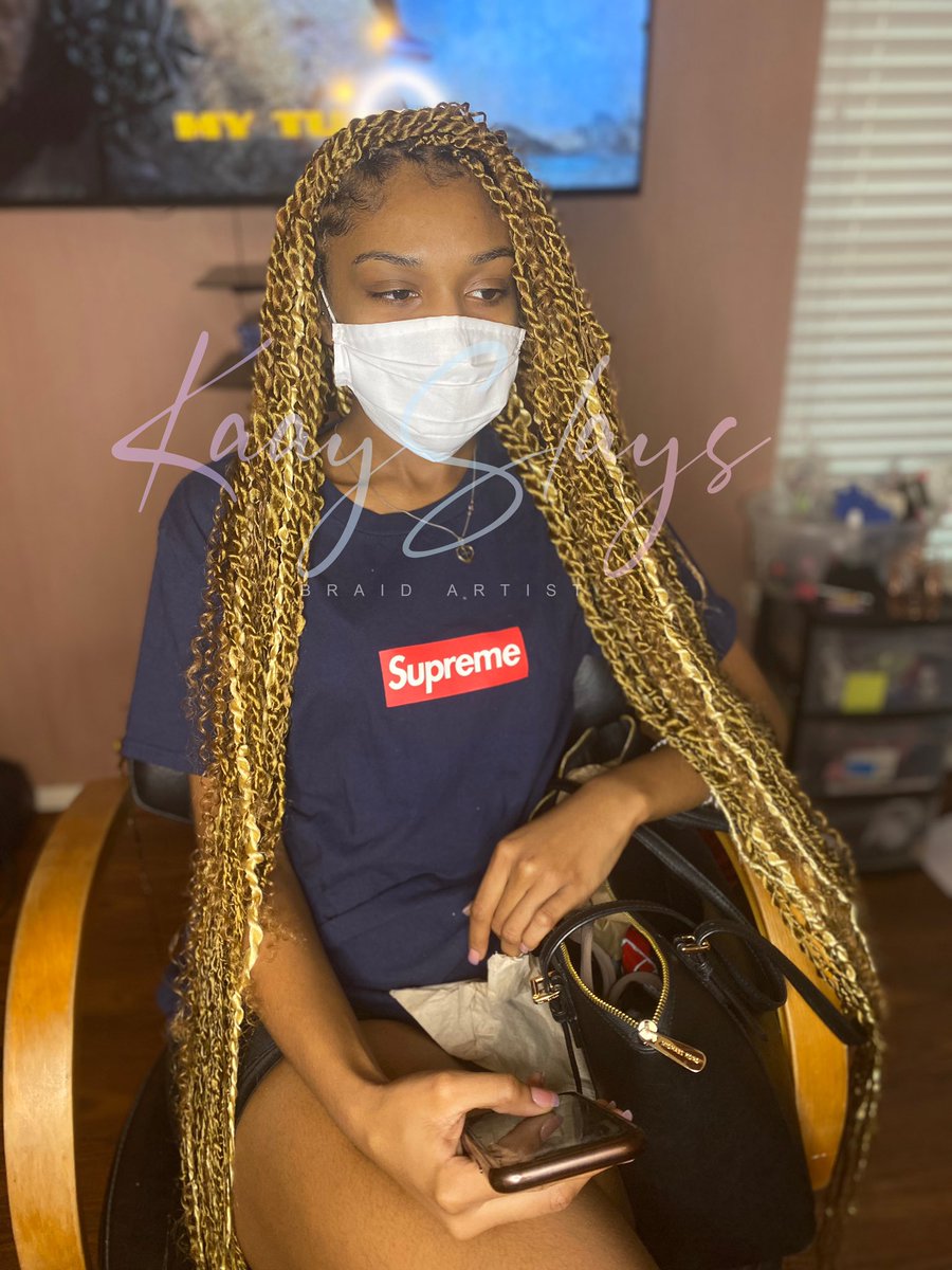 kaayd0ll_'s tweet image. Goddess Senegalese Twist + below butt length 🤩 #houstonbraids #houstonbraiders #houstonlocs #fauxlocshouston #softlocshouston #knotlessbraids #knotlessbraidshouston #butterflylocs #passiontwists #passiontwisthouston #boxbraids  #pvamubraids #txsubraids #uofhbraider