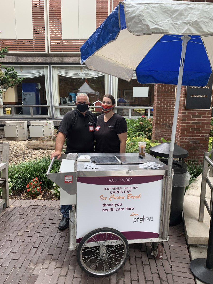 🏨 Team PTG serving up ice cream 🍦 to the health care heroes 🦸‍♀️ of @NYUWinthropHosp on the tent rental industry's 'Cares Day' ❤

#thankyou #healthcareworkers #caresday #iliketents #ptgevents #tents #tentrental #eventprofs