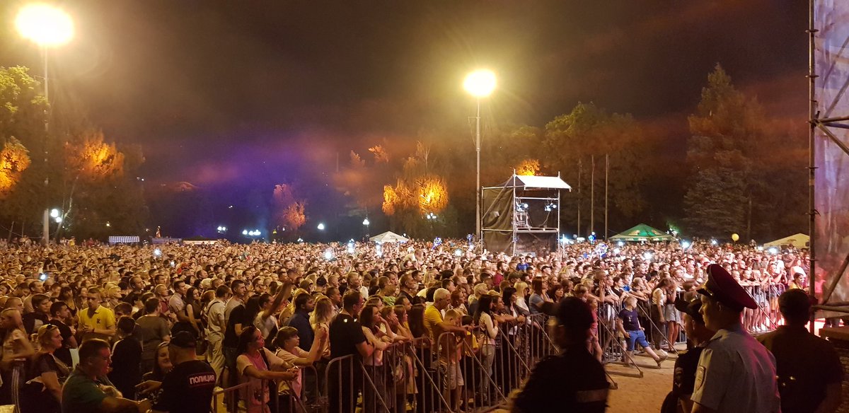 Lana_mem's tweet photo. #Донецк сегодня #ДНР 
Концерт  ко Дню города и Дню шахтёра https://t.co/z1Y7LWp1Qz