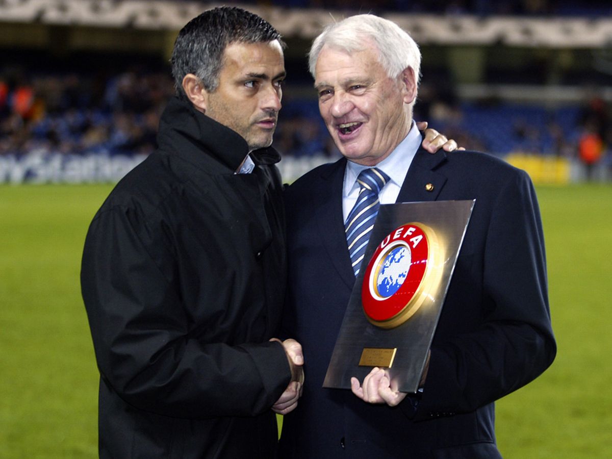 Time as an assistant manager under Sir Bobby:His time under Sir Bobby certainly aided in his development as a manager, their contrasting styles complemented each other. Sir Bobby often relied on Jose to plan practice sessions and help players thru tactical advice and analysis