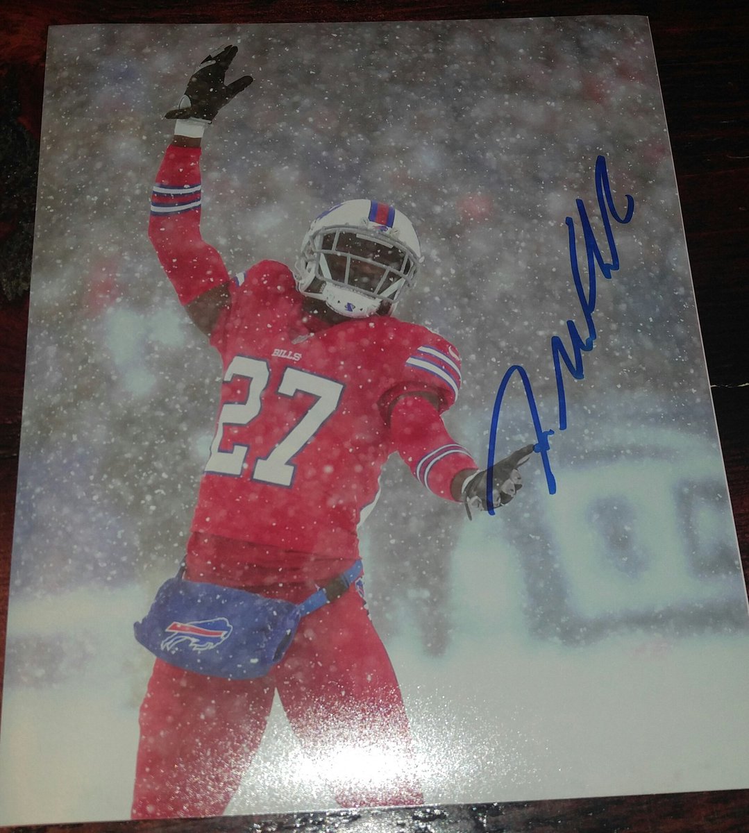 jimmyreu81's tweet photo. Giveaway time! Who wants this Tre White signed 8x10? Just follow me and @KrystleNoel1128 &amp; Retweet to enter...Krystle will pick the winner.. https://t.co/r3gaJmKyY3