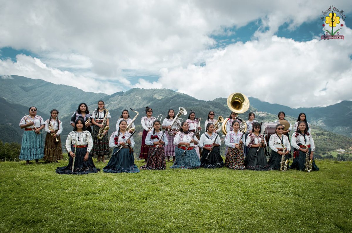 VientoFlorido's tweet photo. Hoy queremos compartir una muestra de una serie de fotografías tomadas en Tlahuitoltepec en julio de 2020 por Cynthia Vásquez, fotógrafa y también clarinetista de nuestra banda. https://t.co/Lrxm5fkn3r