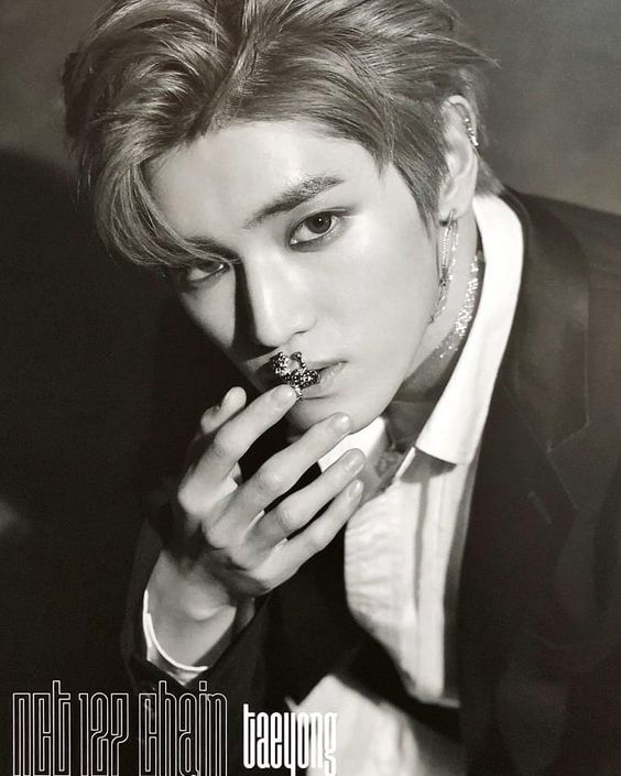 chenjlcub's tweet photo. haha funny joke but srsly tho HAVE YOU SEEN LEE TAEYONG literally the god of visuals!! https://t.co/OCJ2v2miJI