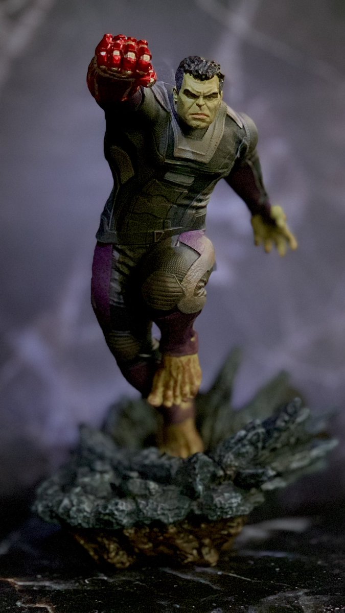 toonslaught's tweet photo. Big green in the house #professorhulk @IronStudios @MarkRuffalo @MarvelStudios @Marvel @Avengers #toonslaught #mumbaitoycollector #statuecollector https://t.co/bKTrDZ3OOp