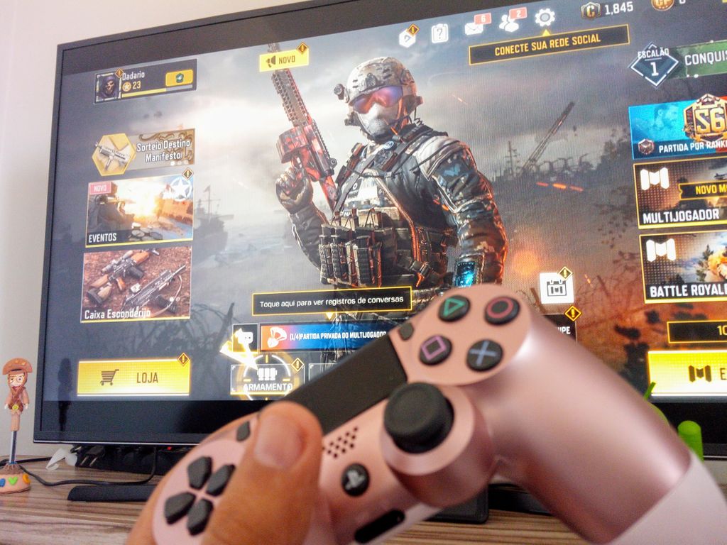 mobilegamerbr's tweet photo. Uma partidinha de Call of Duty Mobile pra animar nesse domingão.

#mobile #gaming #android #cod #CallofDuty #controle #controllers #ps4 #gamer #ps4controllers https://t.co/kcuAlajdNz