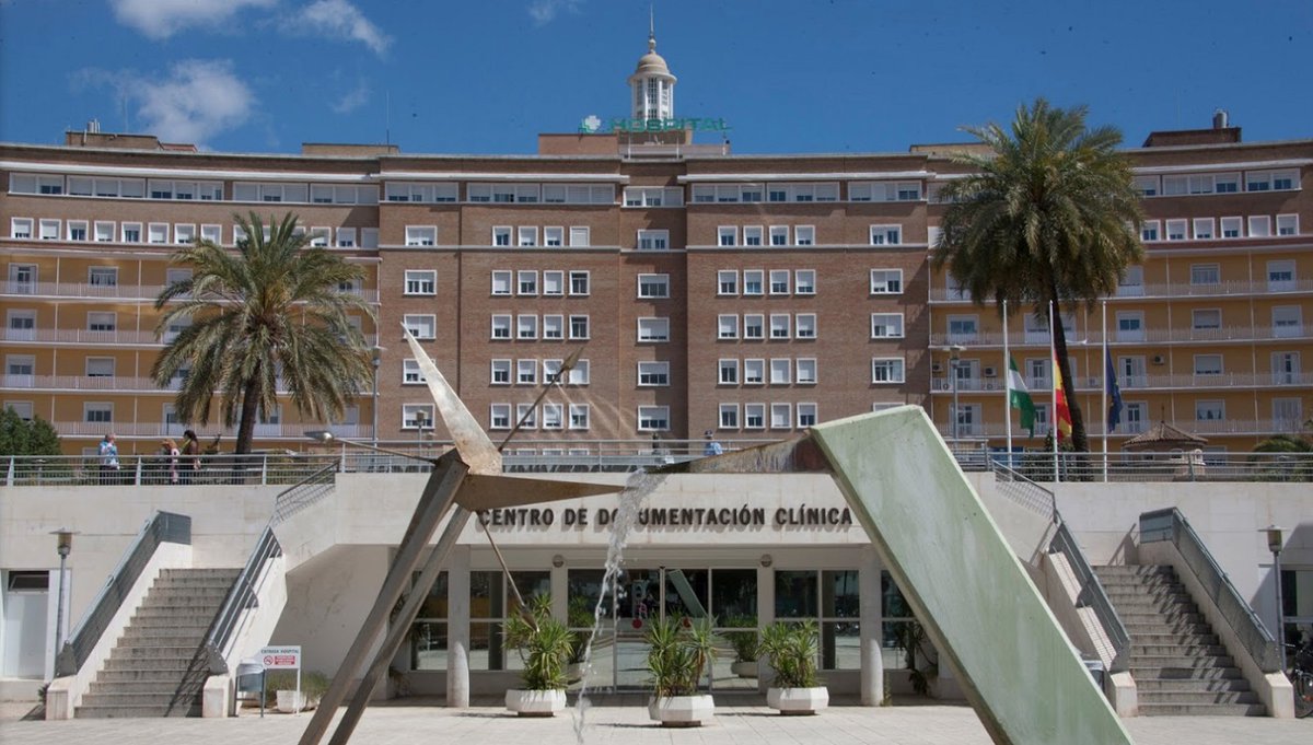 SevillaActual's tweet photo. Bajan los positivos diarios y los hospitalizados por coronavirus en la provincia
https://t.co/dKEXBr9WuS https://t.co/lNMmnRD8M6