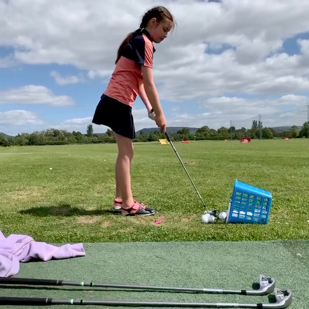 twizzystick's tweet photo. Taken by her biggest fan - her little cousin. #whatashot #inspire #fanclub #girlsgolf #chinnydippergirl #jamesatthey #uskidsgolf https://t.co/MnOzTjKLow