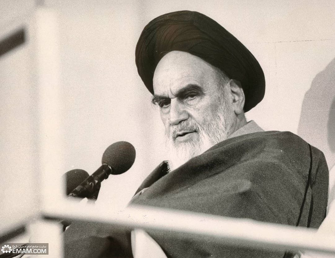 Imamkhomeini_A's tweet photo. الثورة الإسلاميّة في إيران هي ومضة من #عاشوراء والثورة الإلهية العظيمة التي اندلعت فيه.

#الامام_الخميني https://t.co/PCIgoSSFCv