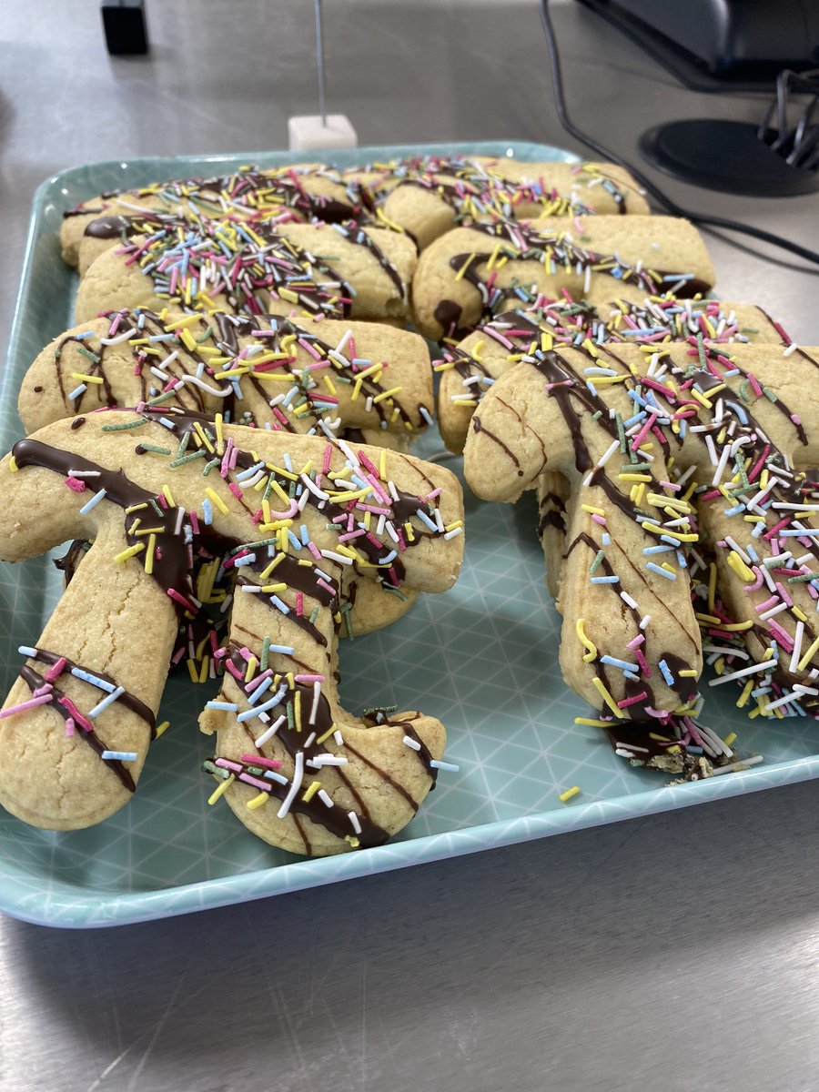 MrMayJTFS's tweet photo. @aysatakan1 @mathsjem @jemmaths @PixiMaths Purchase a Pi cookie cutter and get some on sale in the restaurant. Good to use for prizes too. https://t.co/nR9JvLqHcH