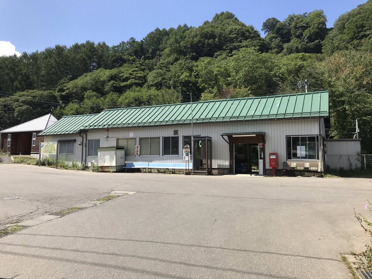 猫フライ ねこふらい 小海線 信濃川上駅できっぷを購入 やはり長野支社の方針で 4月から簡易委託駅での入場券の発売ができなくなっていたので 両隣までの乗車券を購入した 駅スタンプも押印 なお 駅舎建て替えのため 窓口営業は年8月31日