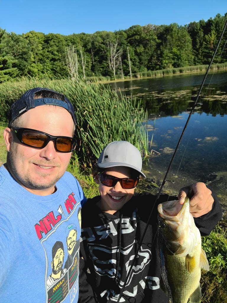 gon_mak_it_big's tweet photo. Another beautiful morning catching 3 lbs large mouth on the regular with my oldest son Camo, God bless all my friends and neighbors! I make a lot of mistakes and act on impulse alot i am so thankful to have many understanding good hearted people in my corner! #killhatewithlove! https://t.co/R2DVgeZb2C