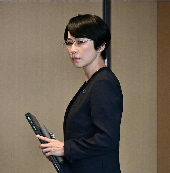 Kazui 開投銀の 鉄の女 こと谷川さんが ずっと冷静な感じだったのに 内に秘めた銀行員としての 熱いプライドをさらけ出して声を荒らげるシーンと その後のガッツポーズが素晴らしかった 良い 西田尚美さん好き 半沢直樹 半沢直樹2