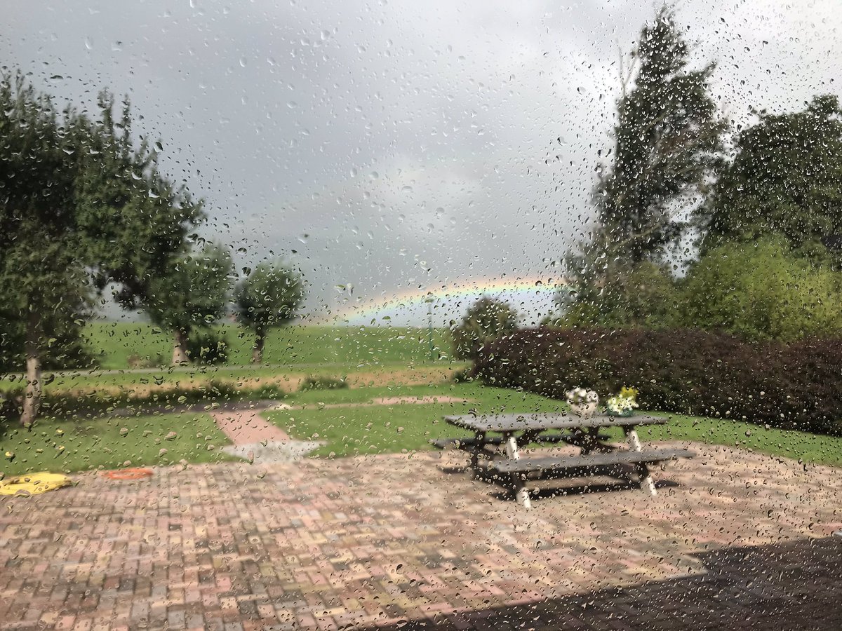 AntonLangeberg's tweet image. Mooie boog, heel laag bij de grond.  #rtlweer #reduzum #pietsweer