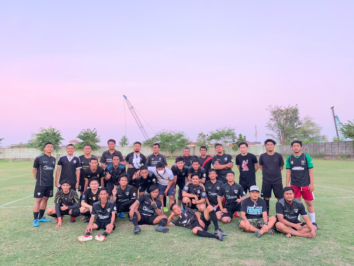 BRSurabaya's tweet photo. Bigreds Socceroboyo 🖤

#brsub #scouseroboyo #anakbigreds #KGMI #YNWA https://t.co/b6xBiMPqaJ