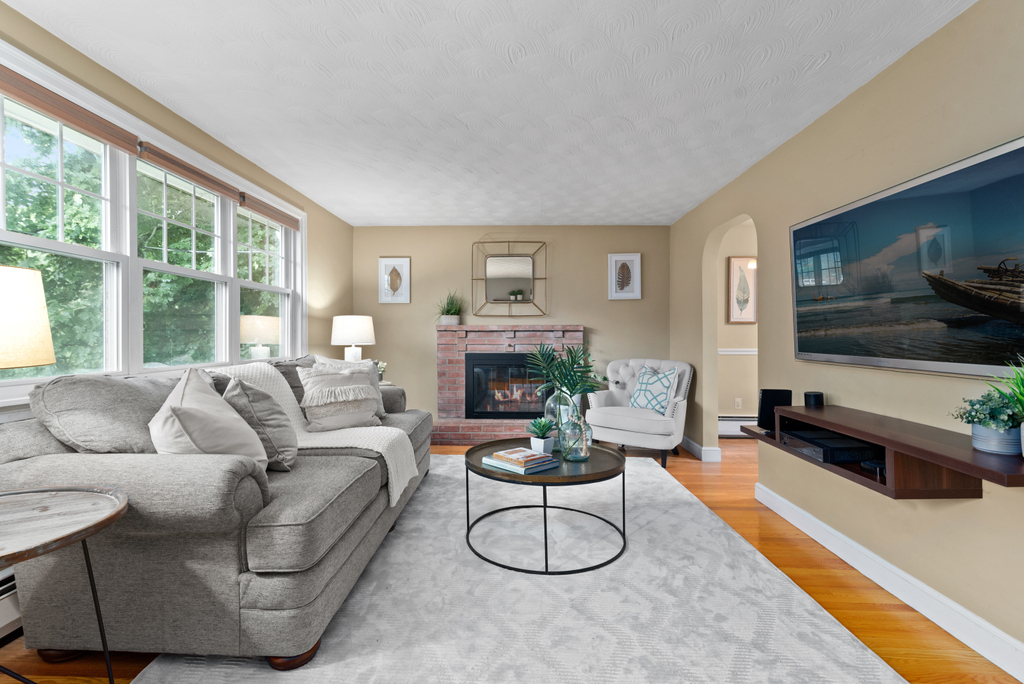 stagedoccasions's tweet photo. New Listing Alert!

Address:  12 Winter Street, North Reading
Realtor:  Rita Angelesco
Brokerage:  LAER Realty Partners

*
*
*
*
#homestaging #propertystyling #stagingworks #beautifulhome #realestatecoach https://t.co/imo4OOfKDT