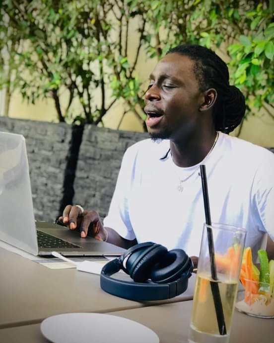 tmguinee's tweet image. Ablaye Mbaye SKANDAL a un an de + aujourd&apos;hui !

Joyeux anniversaire et Maximum de ❤ pour #Skandal_MlpBoss  #MLPBOSS 👍