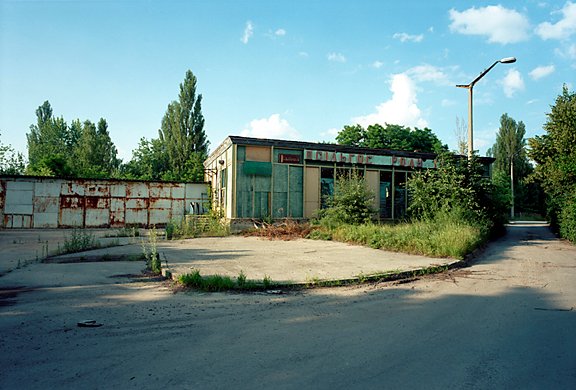 Chernobyl Exclusion Zone visited in 1996 ten years after the meltdown. 
The abandoned city of Pripyat. 
#johndarwell
#nuclearaccident
#dewilewispublishing
#trinitysite
#nuclear
#chernobyl
#pripyat
#chernobylexclusionzone
#falllinefeatures
#aperture
#atomicphotographers