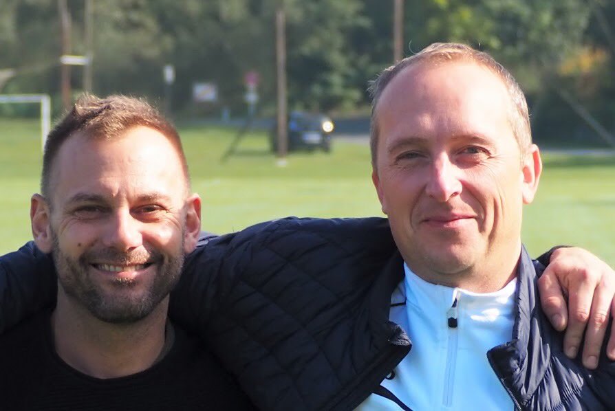 GJabing's tweet photo. 1:0 Sieg in Rechnitz und Tabellenführung des heimischen Sportvereins. #2ligasued #trainerfuchs #goldtorschuetze #bender #kuti #obmannzufrieden #richtige taktik #adamschreiner #geburtstagskind #mathiasgarger #askoejabing #jabing #pinkaarena #jabingcom #ppfilms https://t.co/nCUUgs1Geu