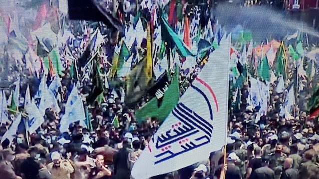 EnghaneenM's tweet photo. كنت خايفة هذه السنة محرم يختلف ومترقبة 
واليوم الجواب كان:  #لن_نتركك_ياحسين🏴

مصداق لقول مولاتي الحوراء زينب(ع) 
         "والله لن تمحو ذكرنا"

اليوم كل شيء يبعث على الفخر وخصوصًا رفع رايات الحشد لتأكد لكل الحاقدين والمتربصين #حشد_الحُسين_لن_يركع✌

#لبيك_ياحسين
#ركضة_طويريج https://t.co/3ppgiE1PJM
