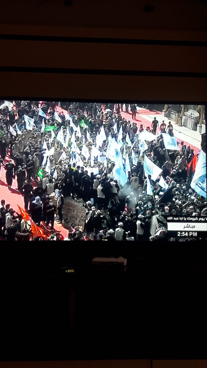 EnghaneenM's tweet photo. كنت خايفة هذه السنة محرم يختلف ومترقبة 
واليوم الجواب كان:  #لن_نتركك_ياحسين🏴

مصداق لقول مولاتي الحوراء زينب(ع) 
         "والله لن تمحو ذكرنا"

اليوم كل شيء يبعث على الفخر وخصوصًا رفع رايات الحشد لتأكد لكل الحاقدين والمتربصين #حشد_الحُسين_لن_يركع✌

#لبيك_ياحسين
#ركضة_طويريج https://t.co/3ppgiE1PJM