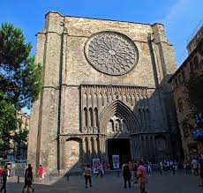 Udah mau selesai ya jalan-jalan di Barri Gotic. Kita bisa balik ke La Rambla, dari Catedral belok kiri terus nyusuri gang - gang sempit (maaf kadang bau pesing :-)), bisa sekalian lewat ini, Basílica de Santa Maria del Pi.