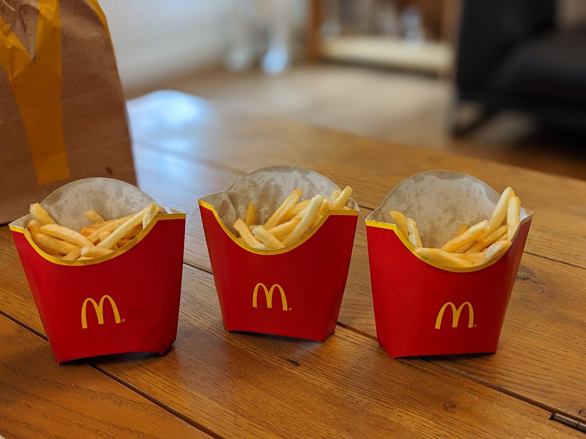 JOANNEWOOD77's tweet photo. Doesn't it annoy you when you buy a medium fries from @McDonalds and they come disguised as a small fries....just. https://t.co/sEHO4M999p