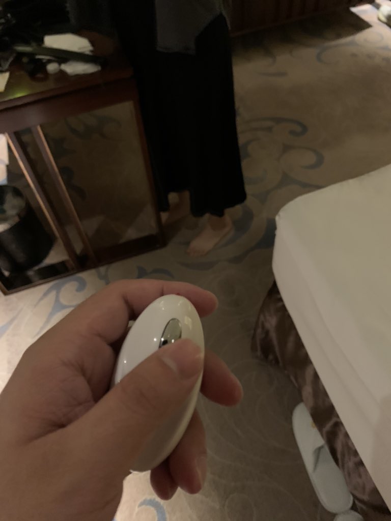 MBigbigbird's tweet photo. 遥控着跳蛋去餐厅吃饭，有忠诚的M吗？一起玩  #女M #调教 #性瘾 #淫妻 #绿帽 #母狗 #反差婊 #群p https://t.co/kMct4KpCkV