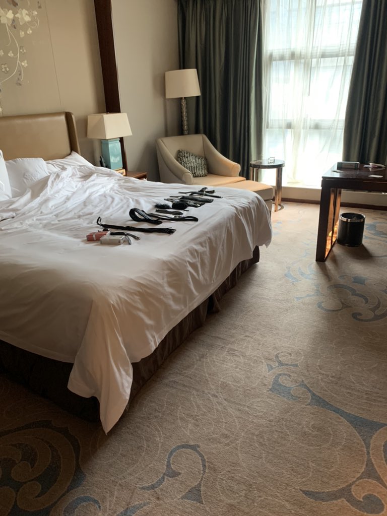 MBigbigbird's tweet photo. 遥控着跳蛋去餐厅吃饭，有忠诚的M吗？一起玩  #女M #调教 #性瘾 #淫妻 #绿帽 #母狗 #反差婊 #群p https://t.co/kMct4KpCkV