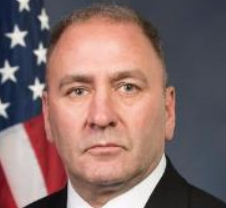 bennel62's tweet image. #Pointcounterpoint #Trump #sycophant vs. Trump #skeptic #HurricaneLaura2020 
paulsnewsline.blogspot.com/2020/08/pointc…