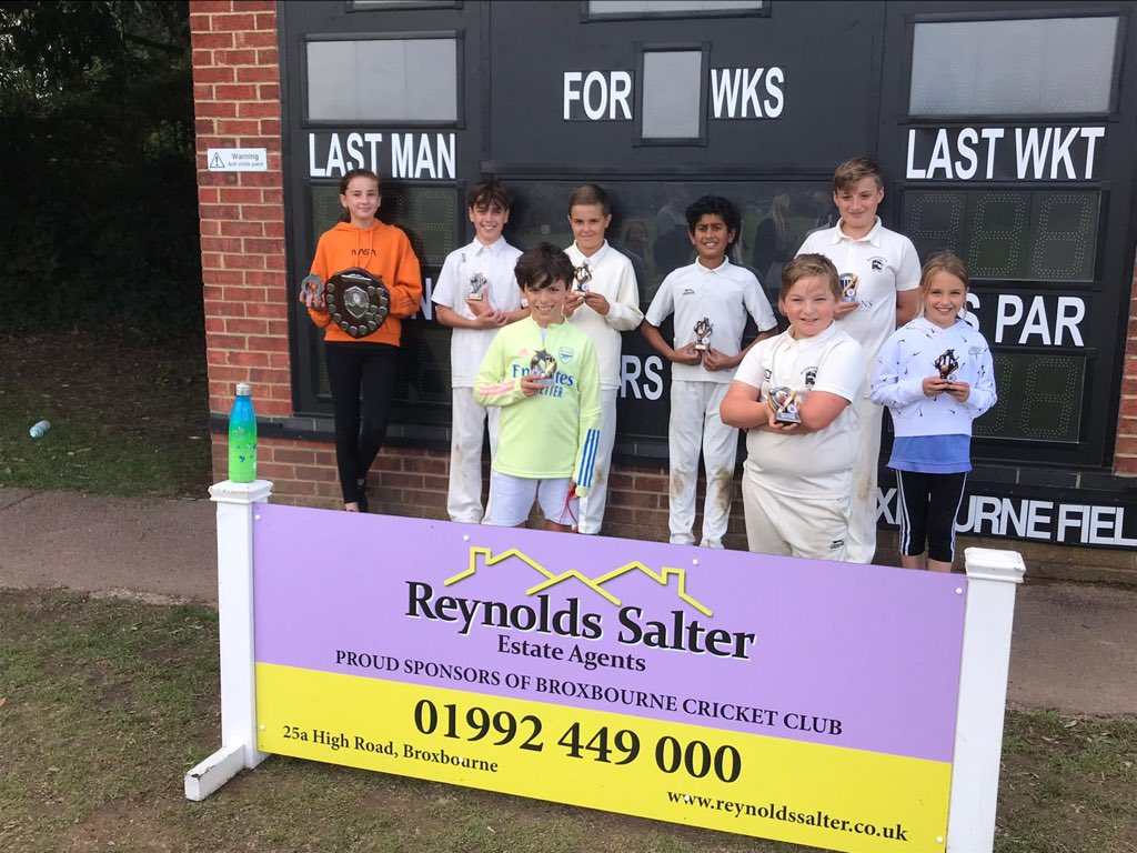 Another fantastic day celebrating all the successes of the Broxbourne Junior section!

Big shout out for players of the day 👏🏽 

U15 Isobel Cecil-Smith
U12 Ollie Porter
U10 Louis Neophytou 

#MiniBadgers 🏏🦡
