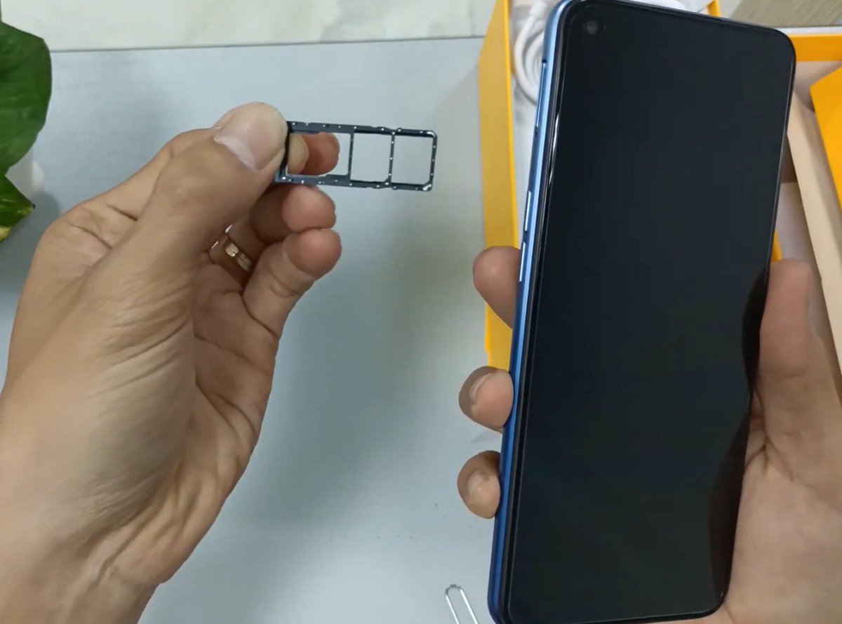 TechLeakster's tweet photo. Realme 7 Real Life images
#realme #realme7
Source- Via: Vui Cung https://t.co/9Em310Way3