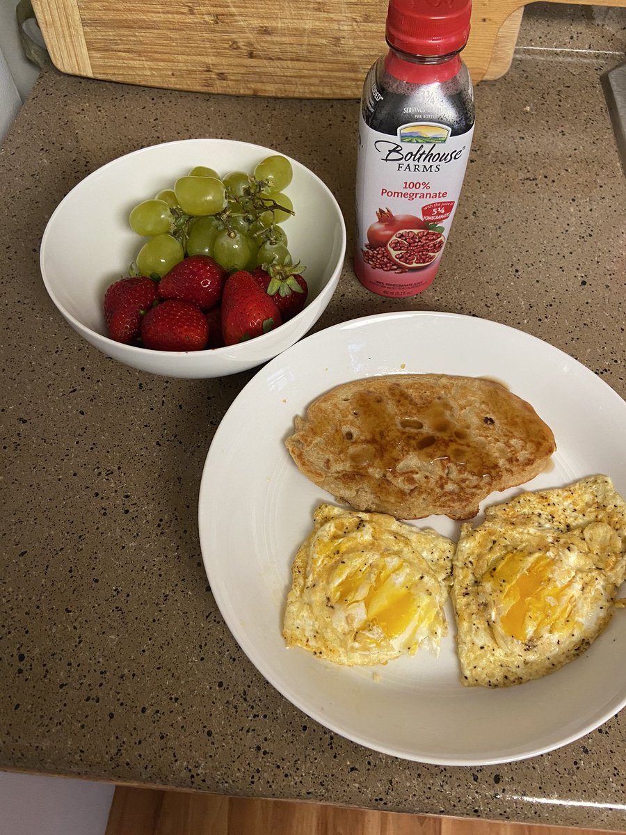 perpetualdater's tweet photo. Happy Sunday #breakfast #sundaymorning #postwalk #food #nomnom #allthefood #sundayvibes https://t.co/yiyPU4s53M