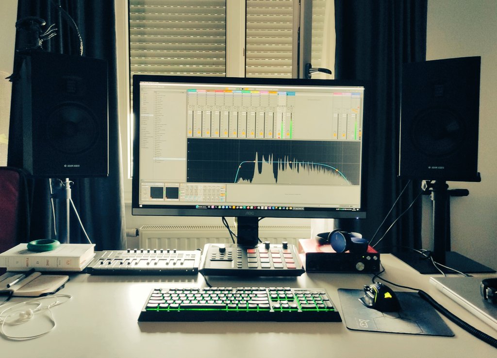 ocvirek's tweet photo. Working on the new material. Synths, lush reverbs, Ableton and lots of fun.
#ableton #homestudio #Producer https://t.co/aQzRDbp1Gl