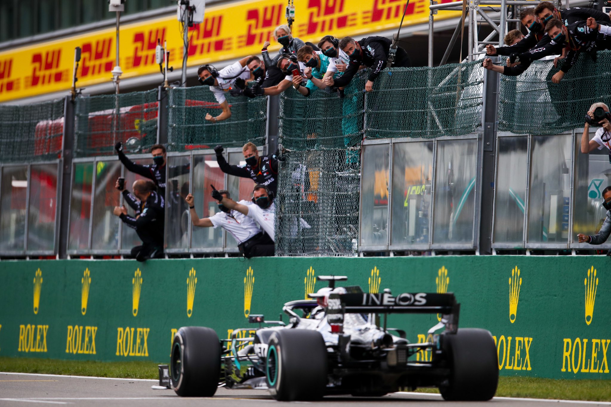 Lewis Hamilton könnyed rajt-cél győzelmet aratott Belgiumban