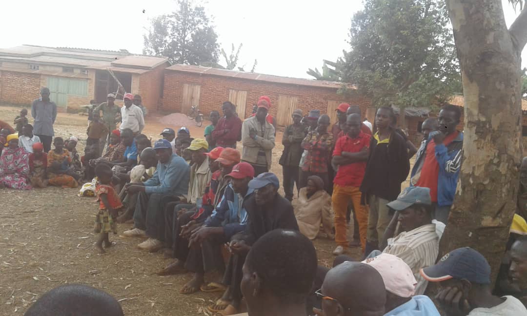 Gitega's tweet photo. #Burundi Kuri uyu w'Imana, musintanteri wa komine #Itaba,yagendeye abenegihugu bo ku mitumba ya #Nkima na #Buhanga muntumbero yo kubashikiriza kumugaragaro abatowe kuri iyo mitumba kugira ngo batangure ikivi mu maguru masha aho ndetse umutumba wa Buhanga uzorongogwa umukenyezi. https://t.co/k69wYT7OMn