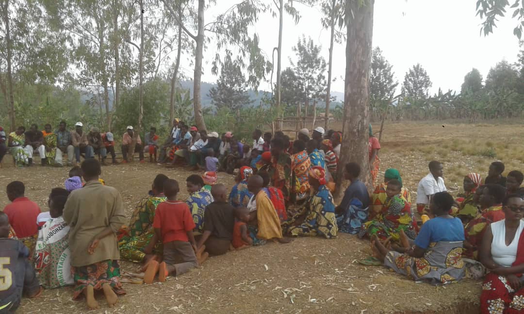 Gitega's tweet photo. #Burundi Kuri uyu w'Imana, musintanteri wa komine #Itaba,yagendeye abenegihugu bo ku mitumba ya #Nkima na #Buhanga muntumbero yo kubashikiriza kumugaragaro abatowe kuri iyo mitumba kugira ngo batangure ikivi mu maguru masha aho ndetse umutumba wa Buhanga uzorongogwa umukenyezi. https://t.co/k69wYT7OMn
