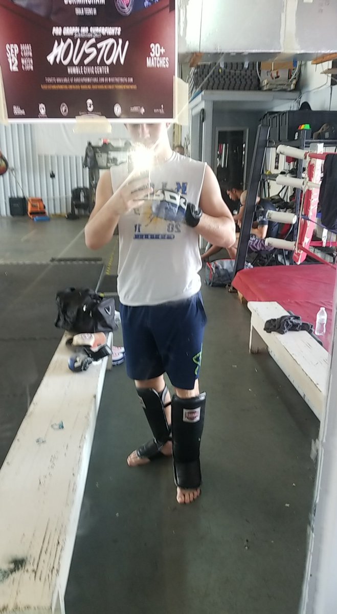 Rc79378142's tweet photo. Time for some mma https://t.co/T6viIHmM9X