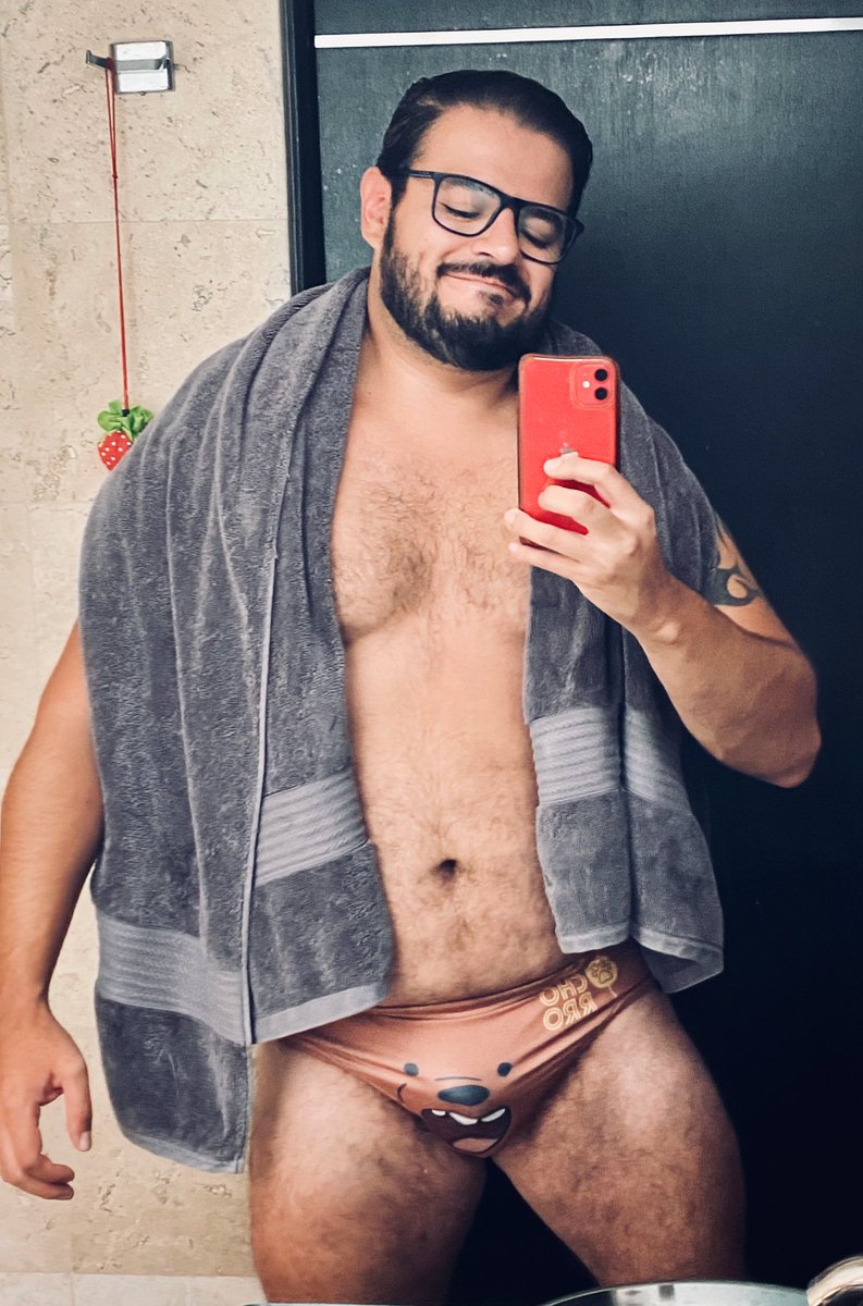 rafisconqueso's tweet photo. Ya bañamos al oso... ahora a sacarlo a pasear... 🛁 🐻 😎 🧔🏻
#domingo #pardo #underwear #barebears #gordito #enchones #gordito #pachon #hairy #bear #barbon #briefs #justbriefstoday #sunday
@MigueCachorrito https://t.co/TzBP6dhOBZ