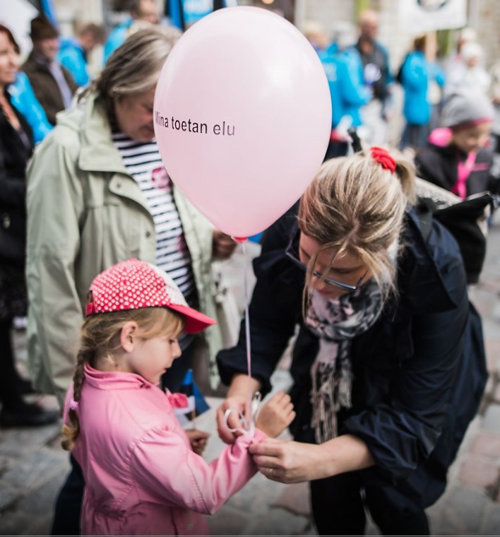 gretemarian's tweet photo. oma magamistoas tehke, mis tahate, aga lastele sellist ideoloogiat peale suruda ei ole ok 😠😠😠 https://t.co/S0AMdTjINQ