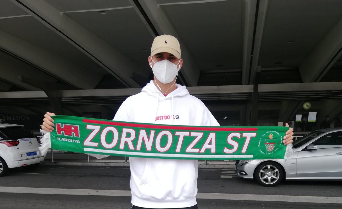 🟩 Llega un nuevo integrante de la plantilla Leb Plata, Alberto Cabrera!

Sobre las 14:30 ha aterrizado en el aeropuerto de Loiu @albercabrera98 con muchas ganas de conocer a sus compañeros y arrancar este martes.

Ongi etorri Alberto!!