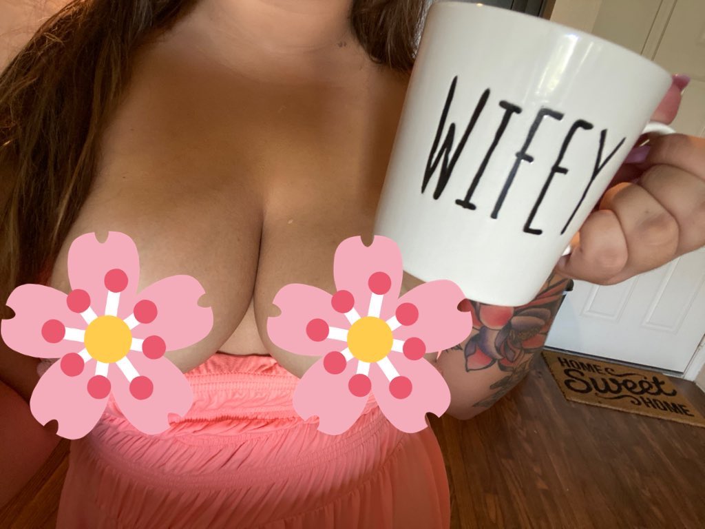 __thiccbabexo's tweet photo. Good morning babes 😋 
Subscribe https://t.co/uk4sKboZV3 

🌸 nude / lewd  
🌸 dick ratings daily 
🌸 panty selling 
🌸 replies to all messages https://t.co/HStvEtLQgx