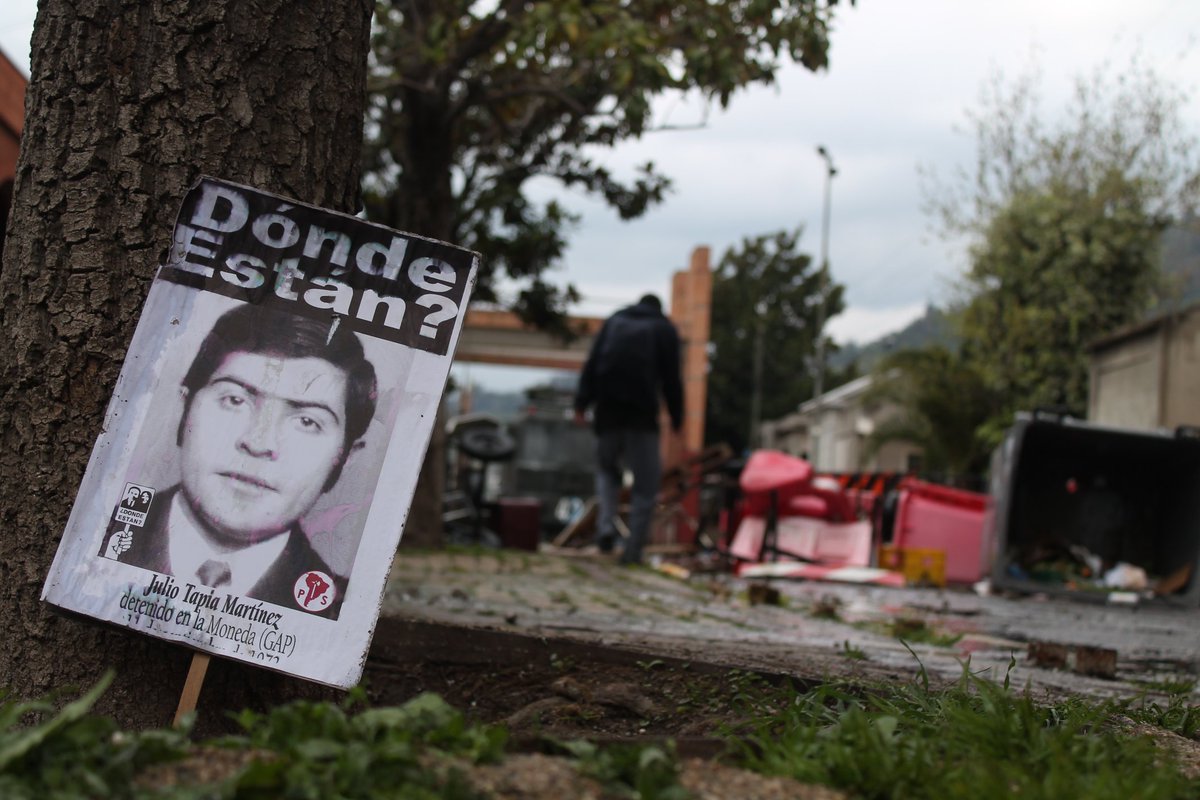 PiensaPrensa's tweet photo. En el Día Internacional del Detenido Desaparecido hacemos memoria  por todos y todas las víctimas de la dictadura cívico militar. 
¡¡¡ PARA QUE NUNCA MÁS EN CHILE!!!
¡¡NADIE ESTA OLVIDADO!! https://t.co/GDiHgR3CbB
